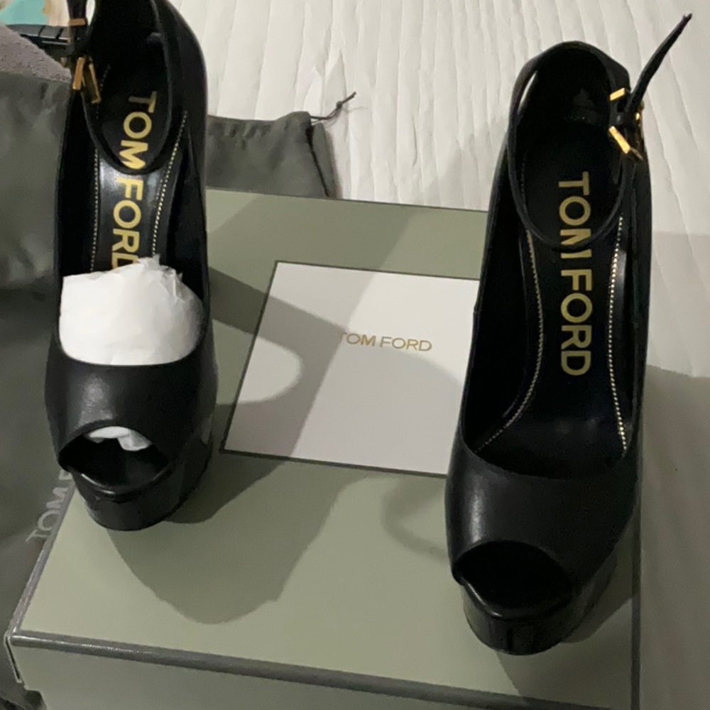NEW! Tom Ford Leather Peep Toe Padlock Platform Pumps women’s - Picture 6 of 16